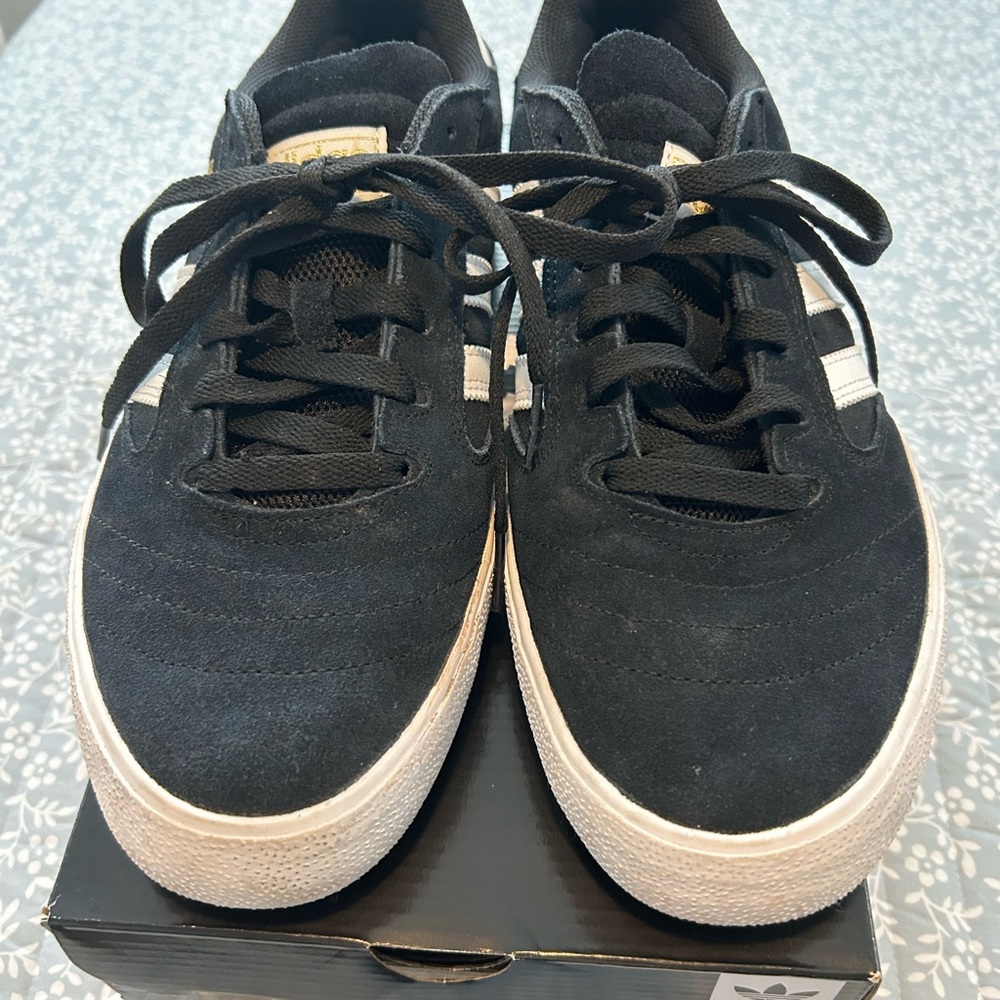 Adidas men’s sneakers size 10.5 like new